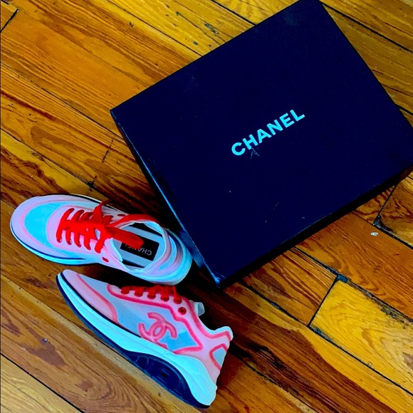 Athletic sneakers - Picture 1 of 13